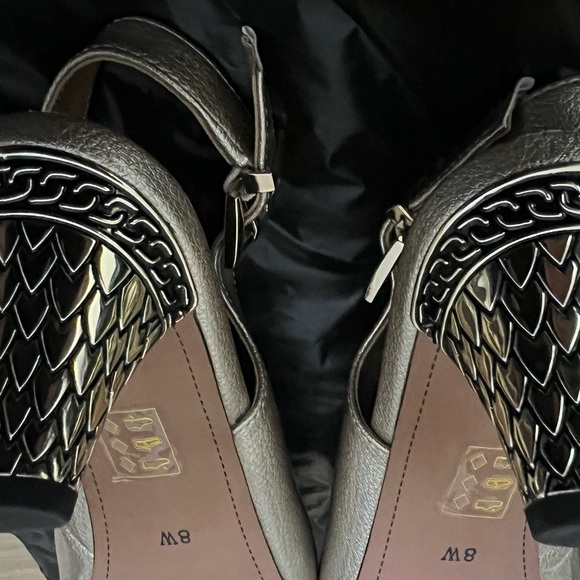 NWOB J. Renee Mayetta Slingback Pearlized Patent Pumps size 8W - Picture 5 of 7